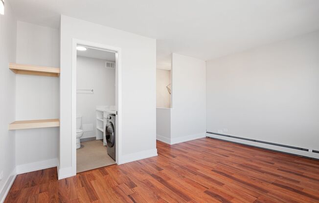 1 bed, 1.5 baths, 667 sqft, $2,400, Unit 16B