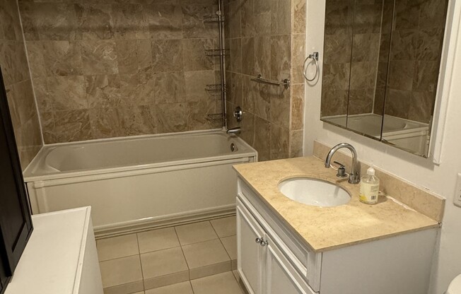 3 beds, 2 baths, 1,600 sqft, $4,200, Unit 3