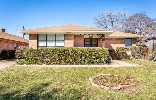 3-bedroom, 2-bath home with 2-car garage in Casa View