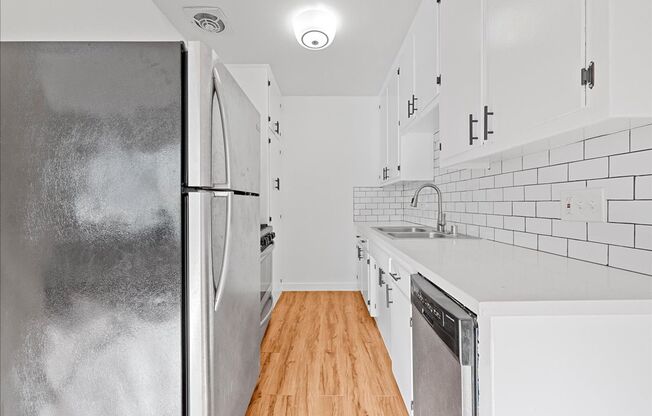 6114 CAHUENGA BLVD