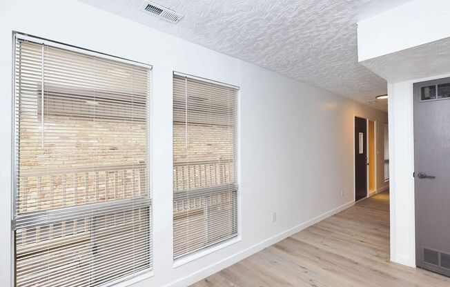 1 bed, 1 bath, 720 sqft, $1,095, Unit UNIT 12