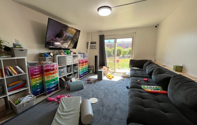 2 beds, 1.5 baths, $1,350, Unit 112