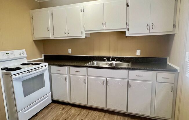 2 beds, 1 bath, 765 sqft, $995, Unit 615