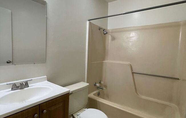 2 beds, 1.5 baths, $695, Unit K-4