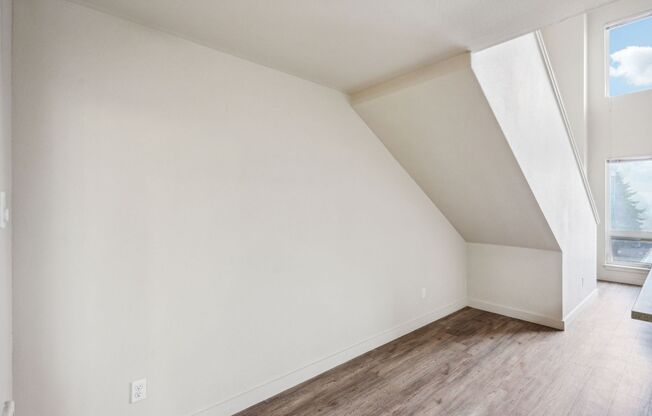 1 bed, 1 bath, 812 sqft, $1,800