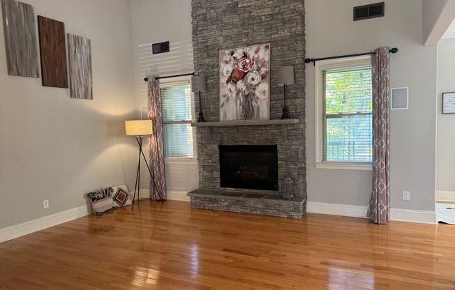 Elegant Full-Brick Estate 4 bedroom/2.5 bathroom