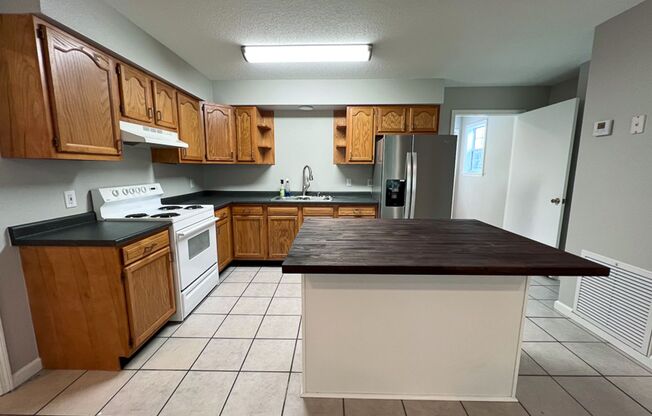 2 beds, 2 baths, $1,800