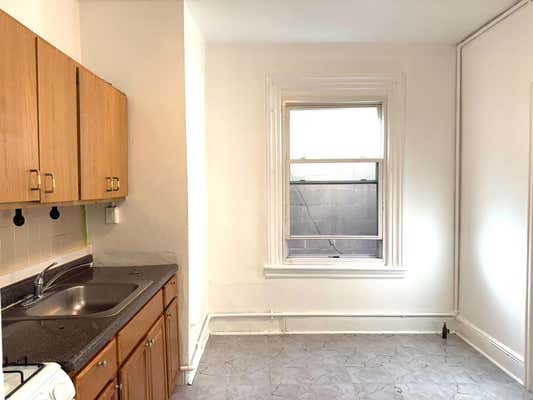 81 10 37 AVE