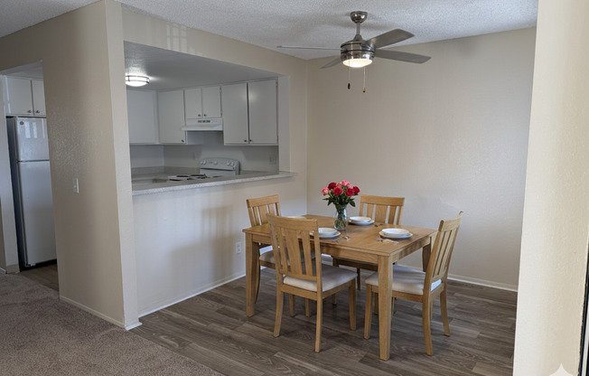 2 beds, 2 baths, 920 sqft, $2,320, Unit 194