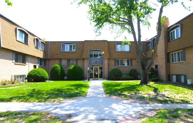 2 beds, 1 bath, 875 sqft, $1,075, Unit 10719-9