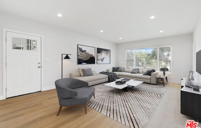 4541 W 2 ST