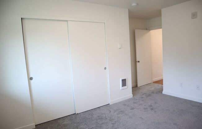 3 beds, 1.5 baths, 1,500 sqft, $1,595, Unit Apt 19