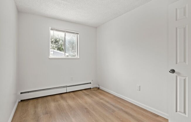 3 beds, 1 bath, 850 sqft, $1,500, Unit 5015-5