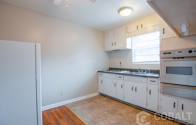 896 GREENWOOD AVE NE