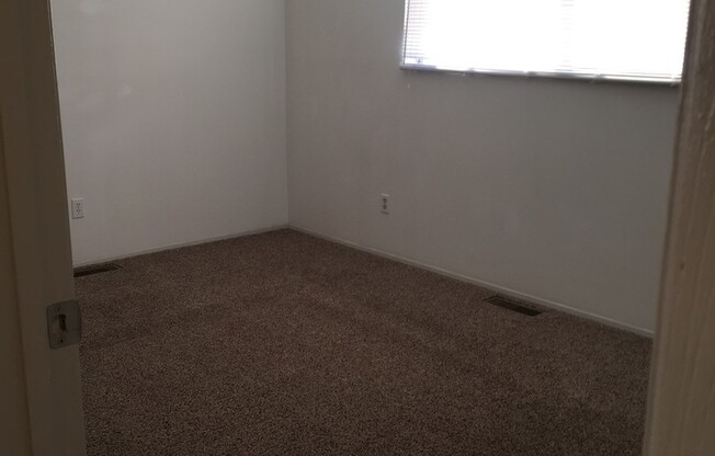 1215 W Ivy Ave