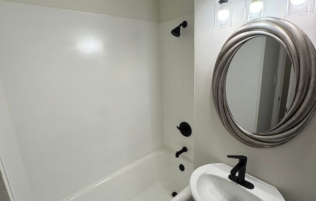 Studio, 1 bath, 425 sqft, $1,500, Unit 209