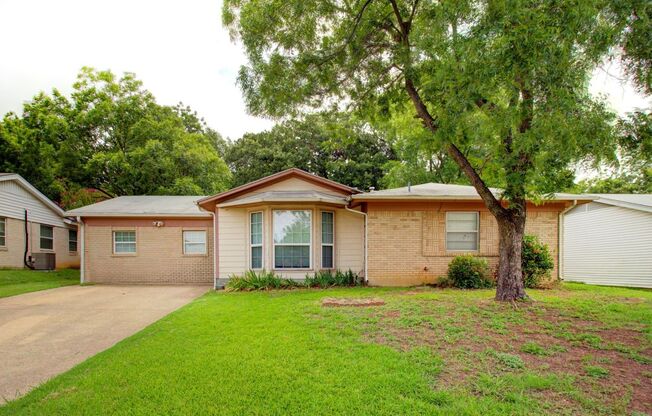 Coming Mid-August! 4 Bd, 2 Ba | N. Arlington