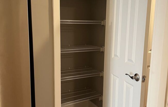 2 beds, 1 bath, 872 sqft, $1,595, Unit 611