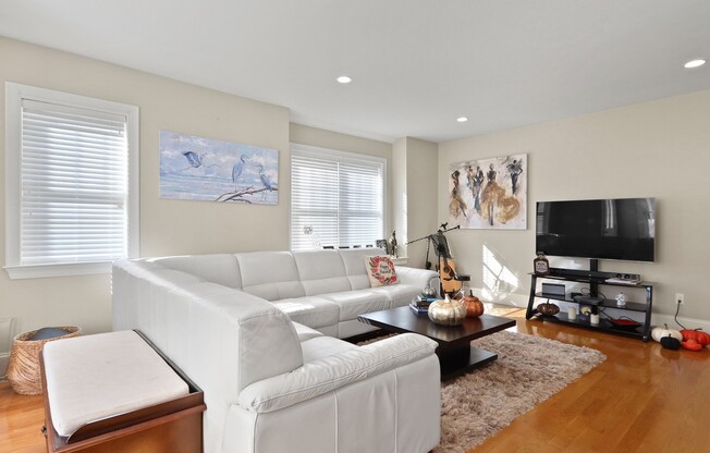 105 107 N ST