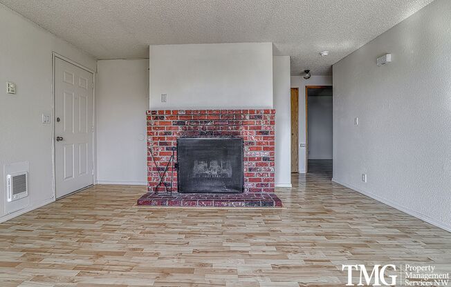 2 beds, 1 bath, $1,595