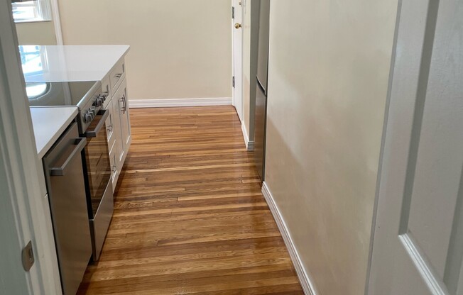 2 beds, 1 bath, $4,100, Unit 11