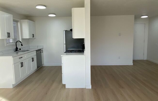 2 beds, 1 bath, 870 sqft, $1,655, Unit 109