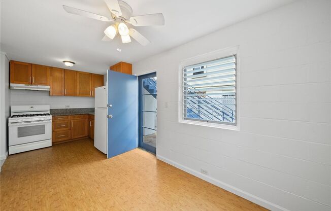 1 bed, 1 bath, $1,295, Unit 1545 Kewalo Street Unit P-1