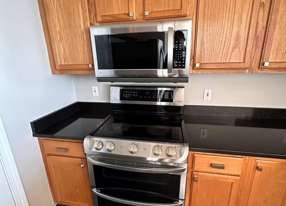 2 beds, 2 baths, 1,200 sqft, $4,000, Unit 716
