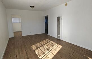 2 beds, 1 bath, 900 sqft, $1,900, Unit Unit 2