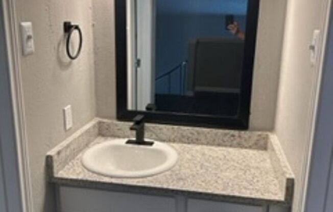 1 bed, 1 bath, 672 sqft, $1,045, Unit 1028