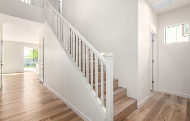 BEAUTIFUL PHOENIX HOME IN GATED COMMUNITY!