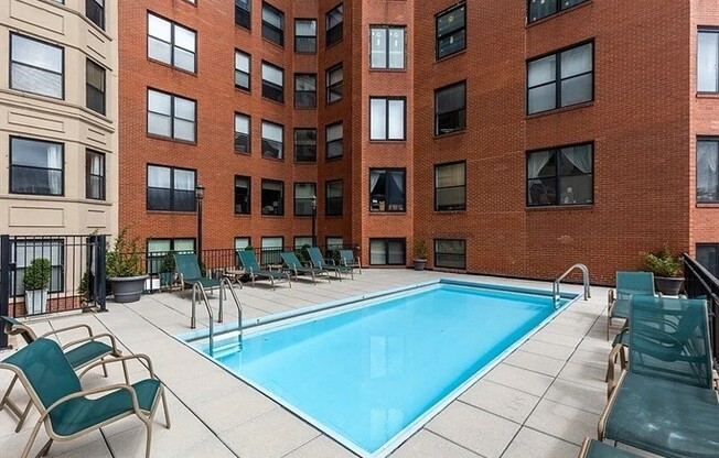 390 COMMONWEALTH AVE