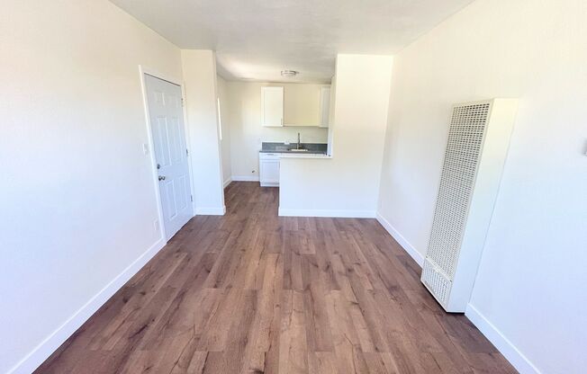 Completely updated 1bd/1ba within distance of DTLA, Inglewood, 105 and 110 fwys.