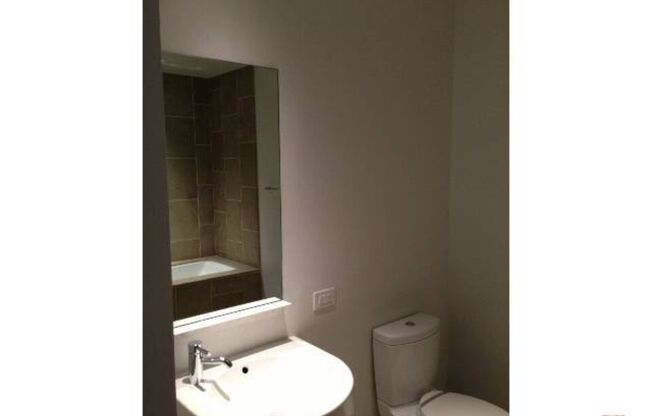 2 beds, 2 baths, 1,410 sqft, $5,500, Unit 5F