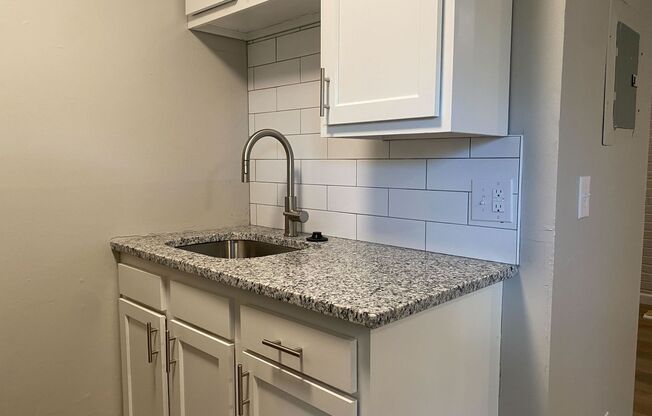 1 bed, 1 bath, 700 sqft, $1,050, Unit 5