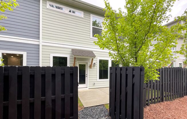 3 beds, 2.5 baths, $2,800