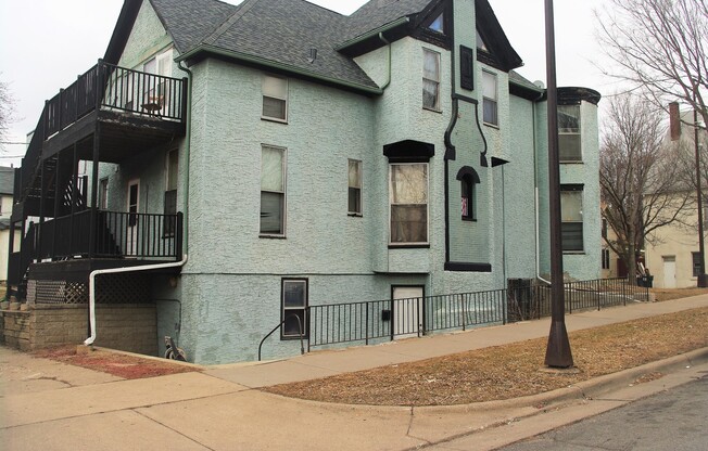 283-289 Bates Avenue
