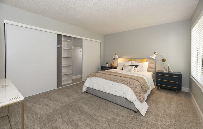 Bedroom with closet l Vue at the Lake in Sacramento