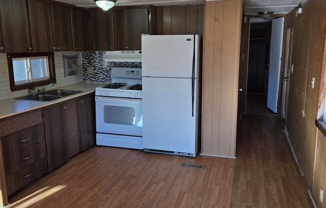 1 bed, 1 bath, $950, Unit AAA 2411-37 (PMR)