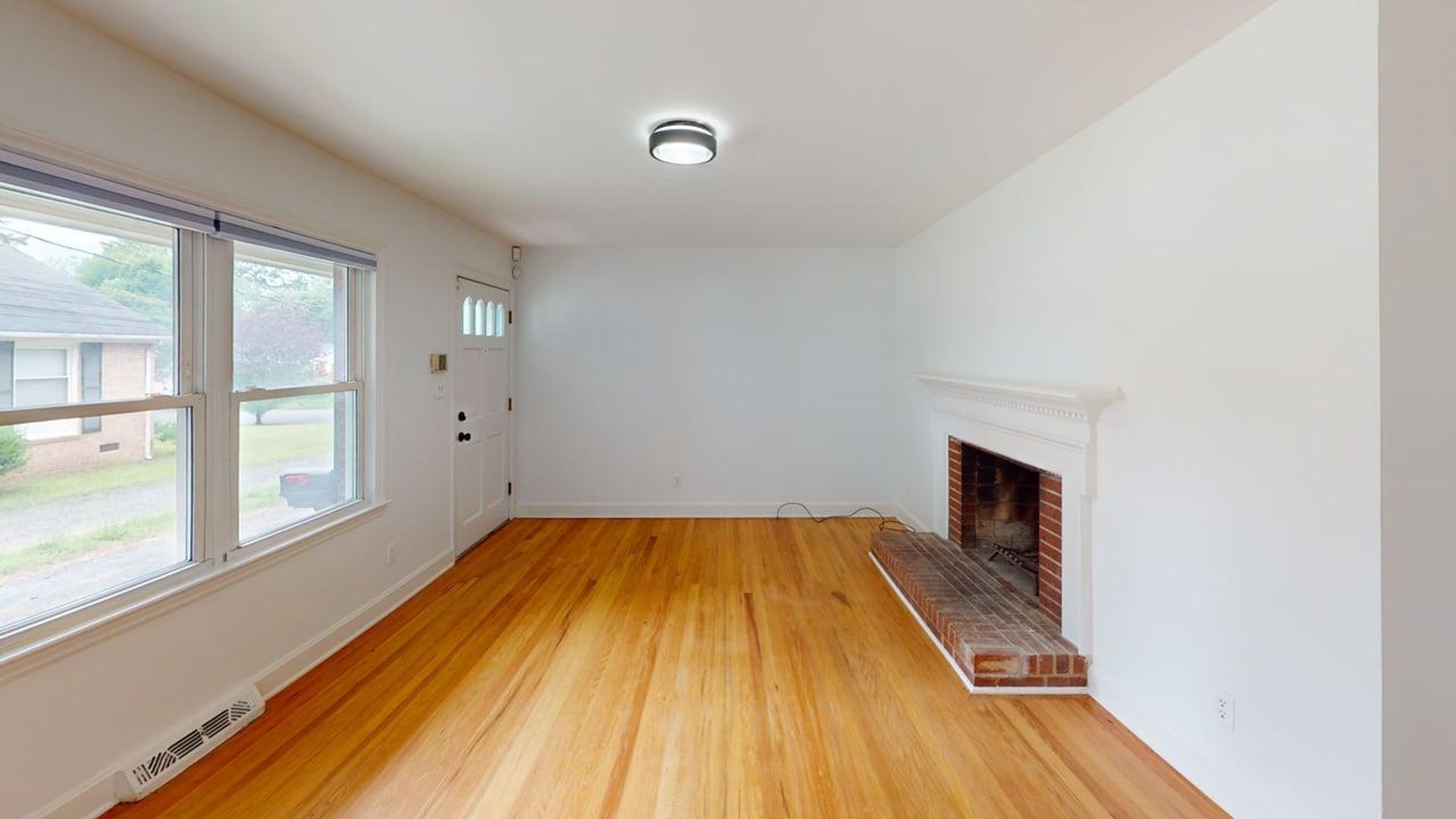 Charming Duplex At 1508 Woodhill