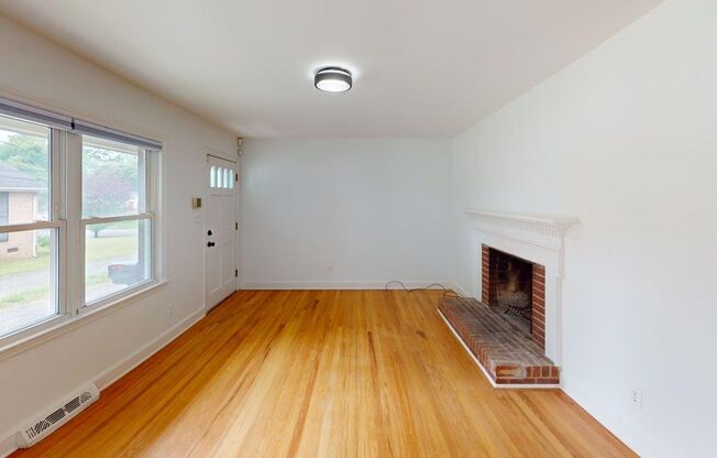 Charming Duplex At 1508 Woodhill