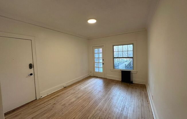 1 bed, 1 bath, 800 sqft, $950, Unit Unit 321