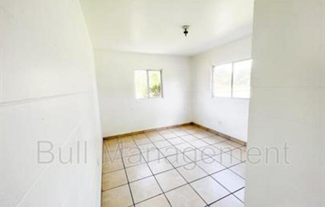 900 S JOHN YOUNG PKWY