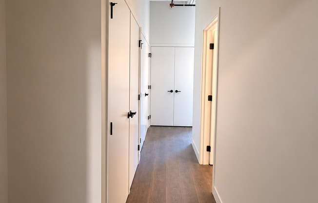 2 beds, 2 baths, 1,075 sqft, $4,325, Unit 410