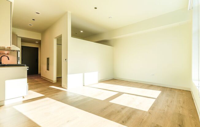 1 bed, 1 bath, 389 sqft, $2,665, Unit 332