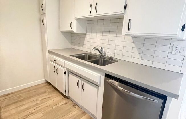 Holmby Apartments