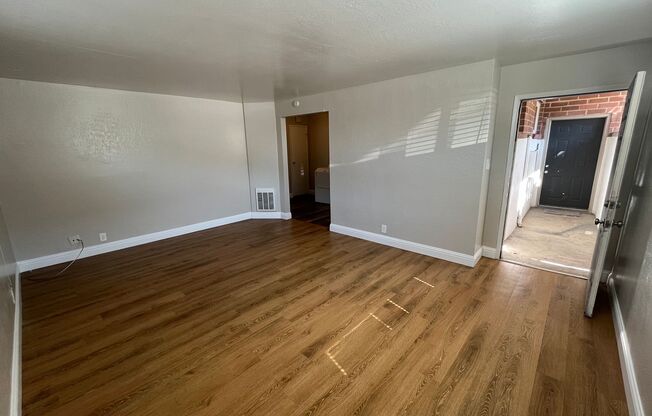 1 bed, 1 bath, 690 sqft, $1,195, Unit 5