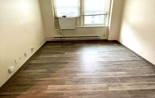 1 bed, 1 bath, $895, Unit 406