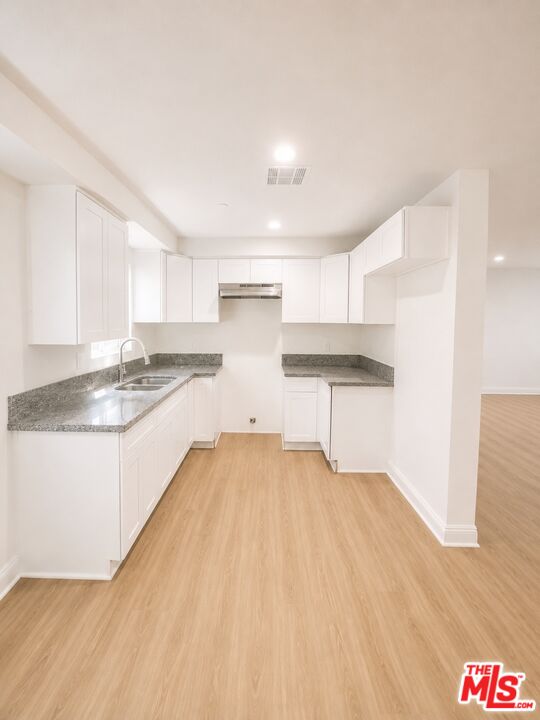 227 E 103 ST