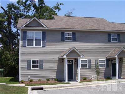 Port City Commons beside Port City Java 3 BR town home Convenient to airport, down town life, Mayfair shops, restaurants, I-40 Hwy, Leland more